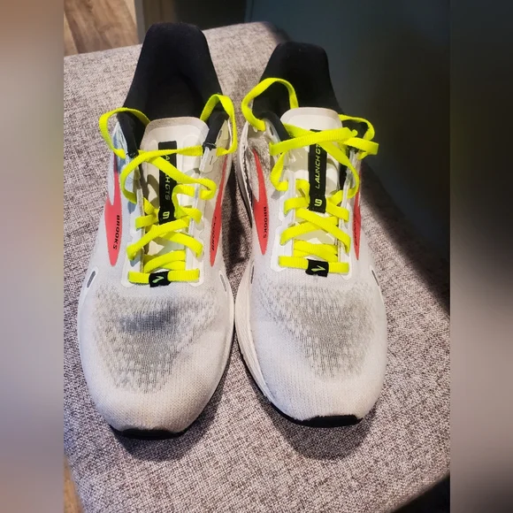 🚨🚨Brooks Womens Shoe Size 8.5 White and Neon Yellow🚨🚨 - Picture 5 of 5